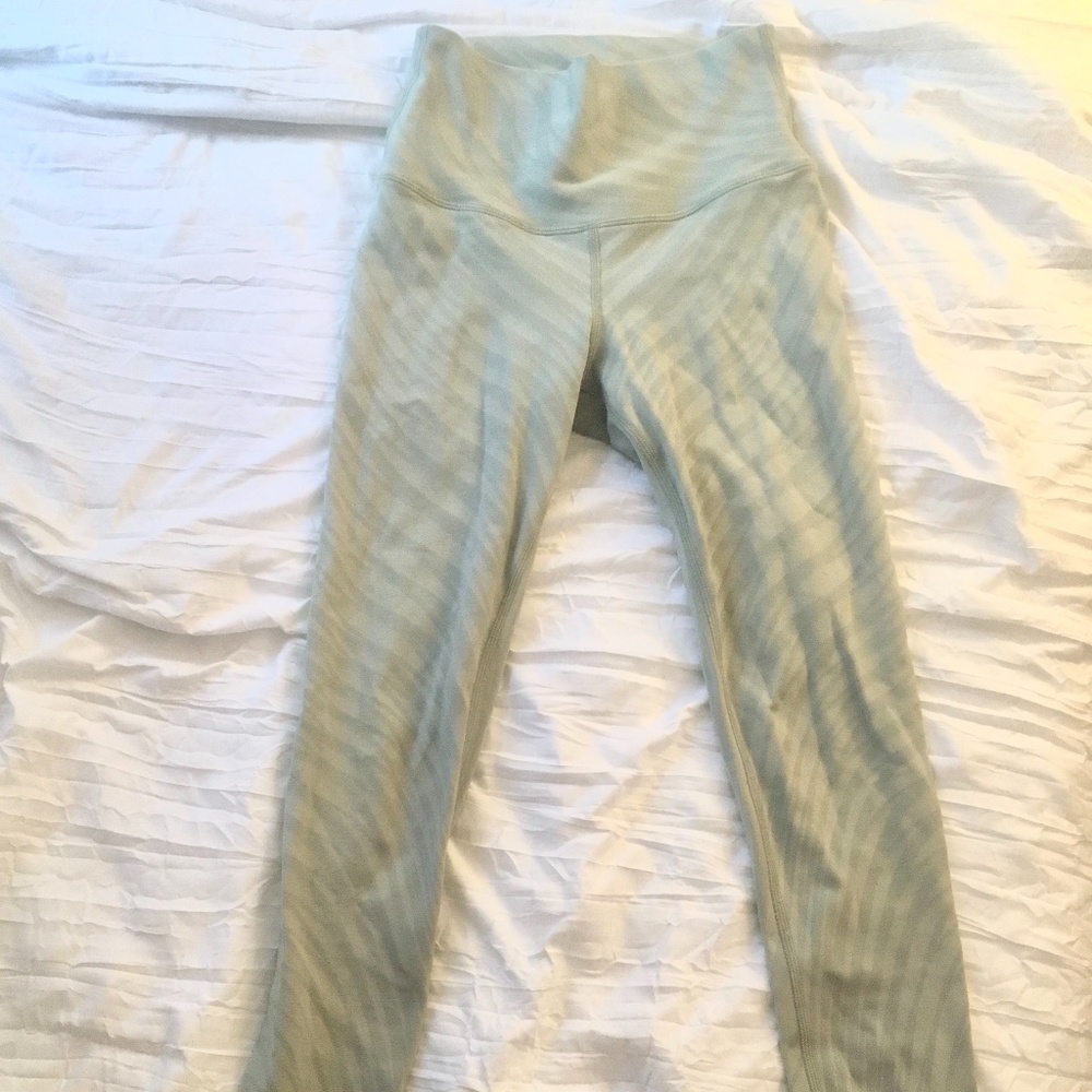 Alo Yoga leggings - barely worn!
